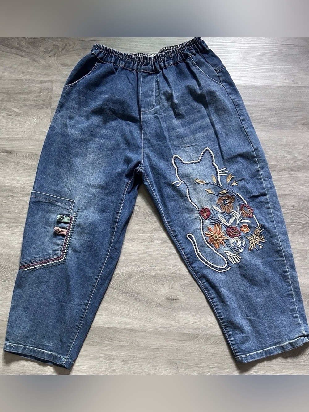 Selling Point Embroidered Cat XL Floral Denim Crop Jeans Whimsical Mori Girl